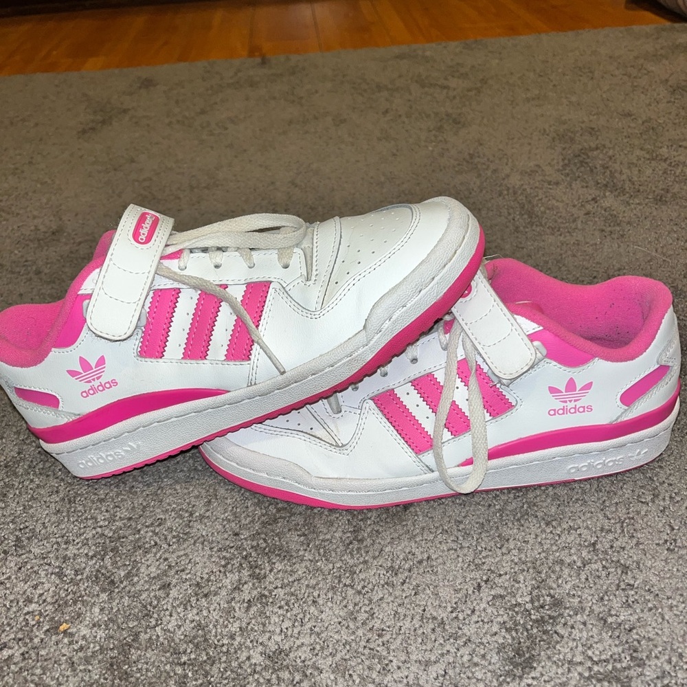 Adidas Forum Low shoes